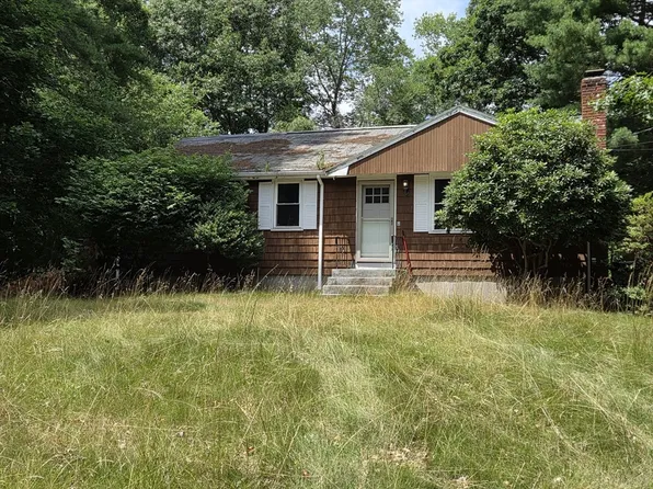 23 Eisenhower Dr, Norton, MA 02766