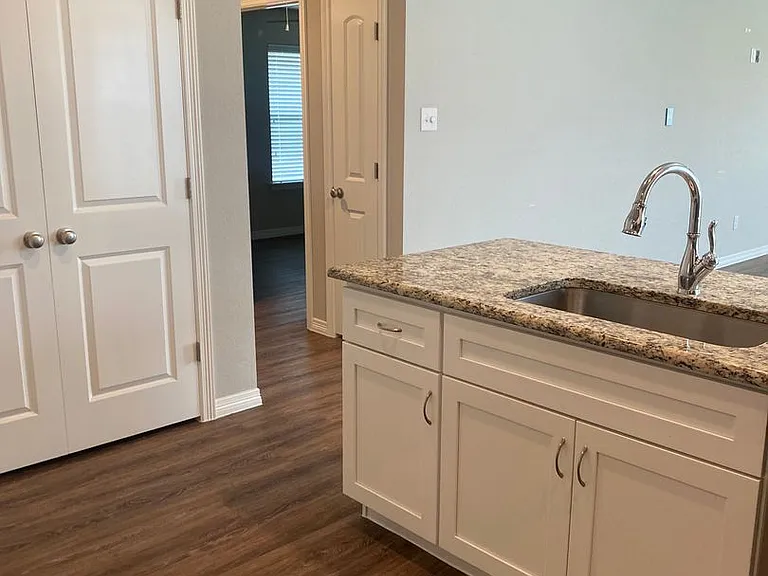 136 Arnold Ave — Photo 3