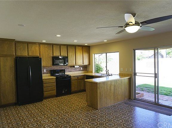 Brand new Stove/Oven and Vented Microwave.