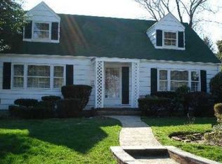 121 Bay Dr, Massapequa, NY 11758