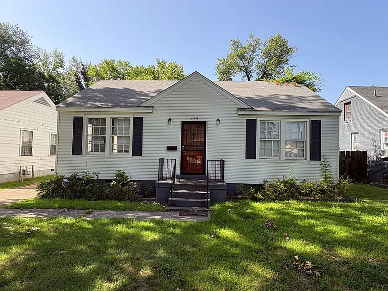 149 E McKellar Ave — Photo 1