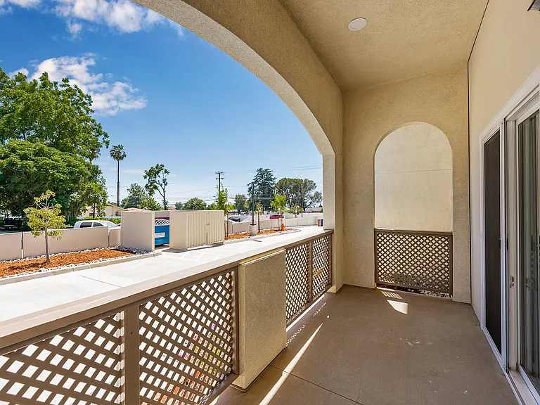 Paradise Oaks Luxury Senior Living — Photo 17