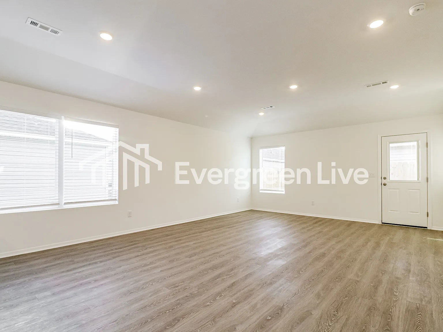 4 bed, 2.0 bath, 1699 sqft, $1,645 — Photo 3