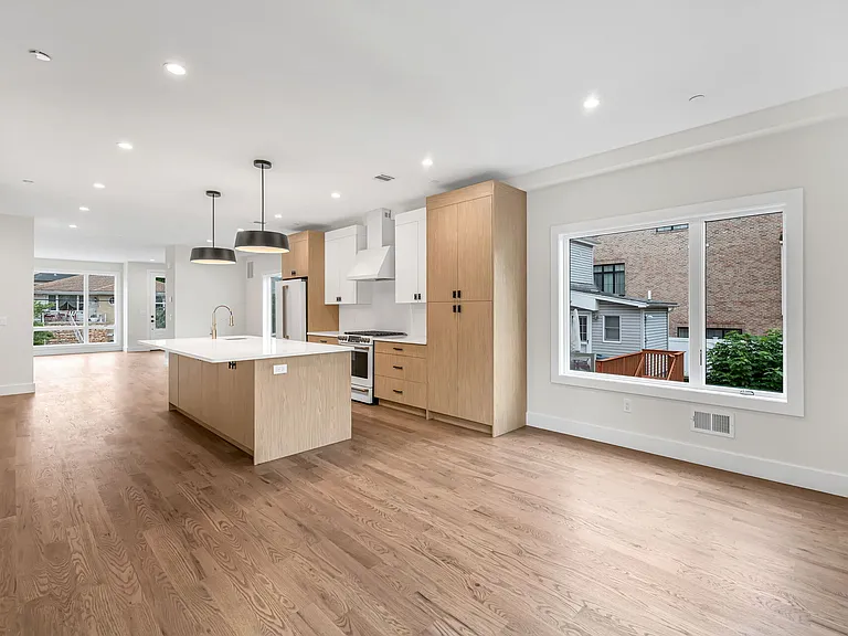 55 Washington Ave — Photo 6