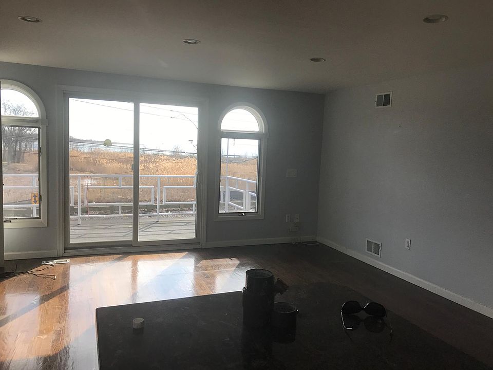 1st image of 274 Tennyson Dr #2