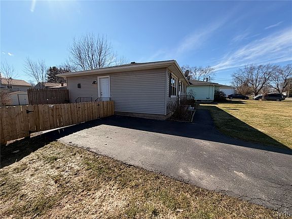 3rd image of 301 Downsview Dr