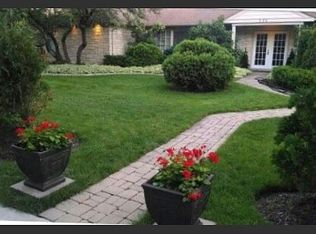 939 Glenview Rd, Glenview, IL 60025