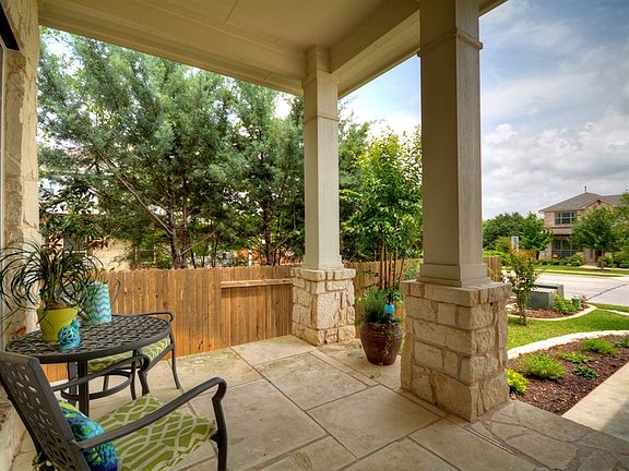 3rd image of 807 Canyon Springs Dr
