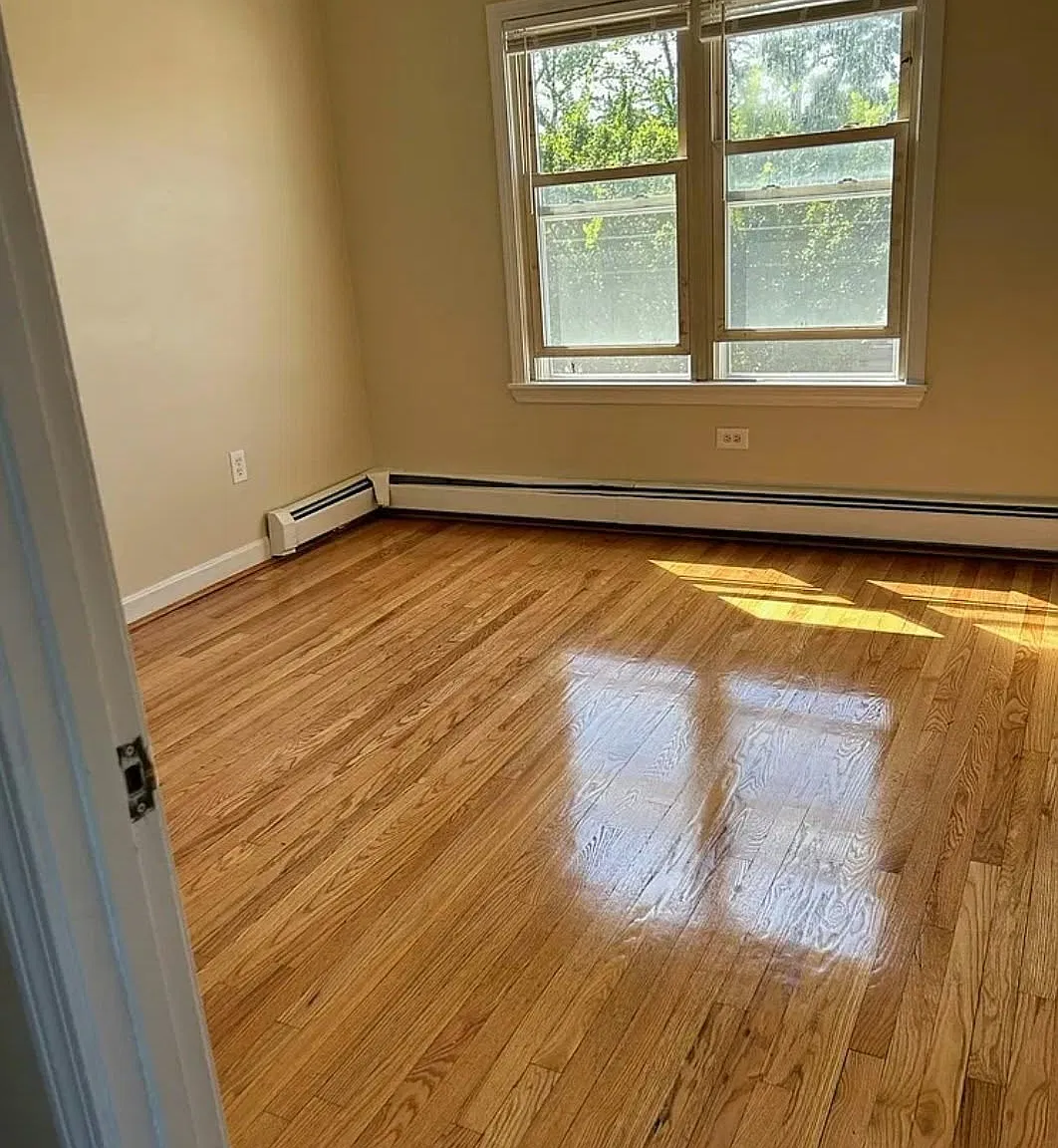 2 bed, 950 sqft, $1,800 — Photo 2
