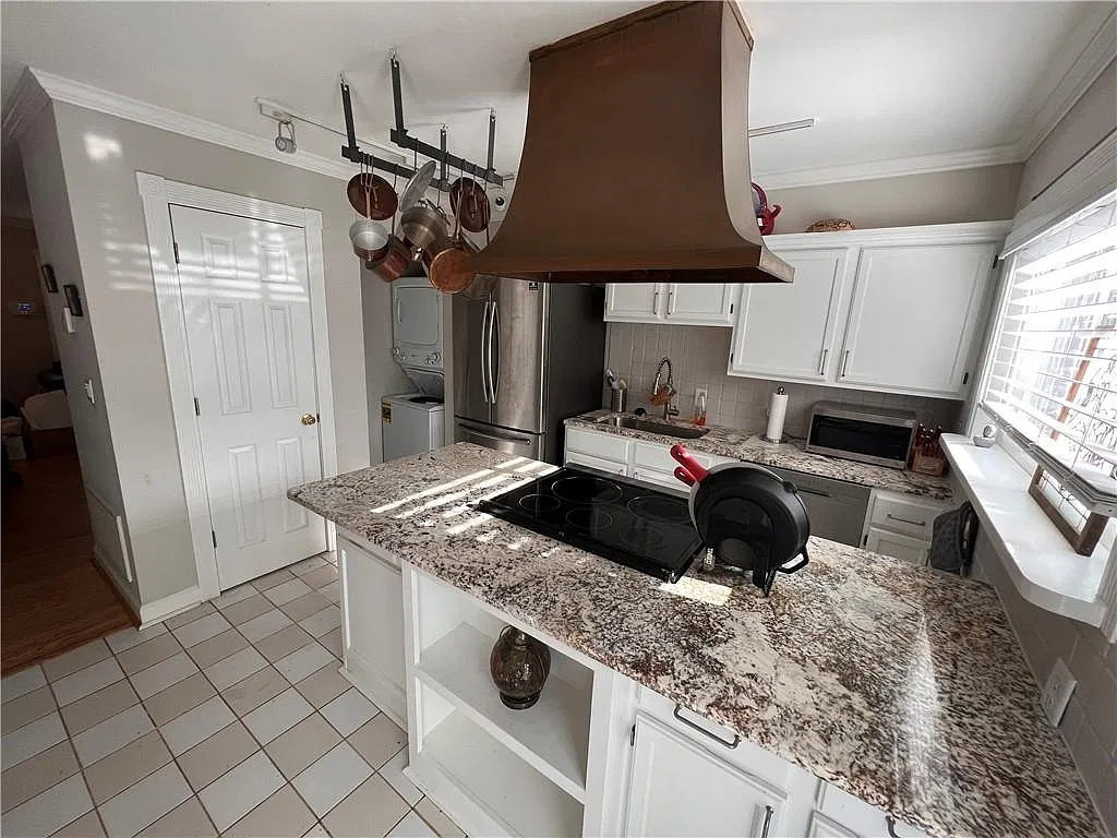 2 bed, 1.5 bath, 960 sqft, $1,800 — Photo 3