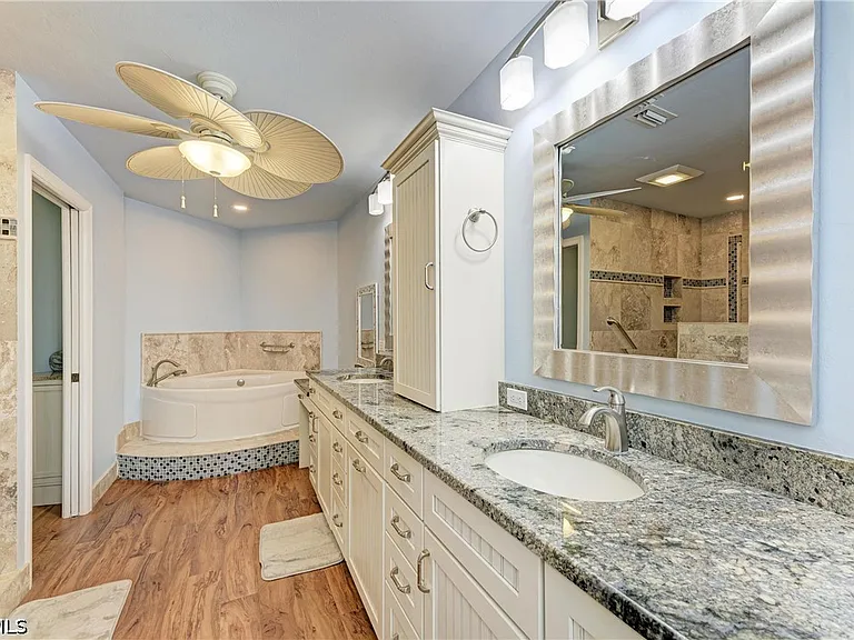 14813 Laguna Dr #401 — Photo 32