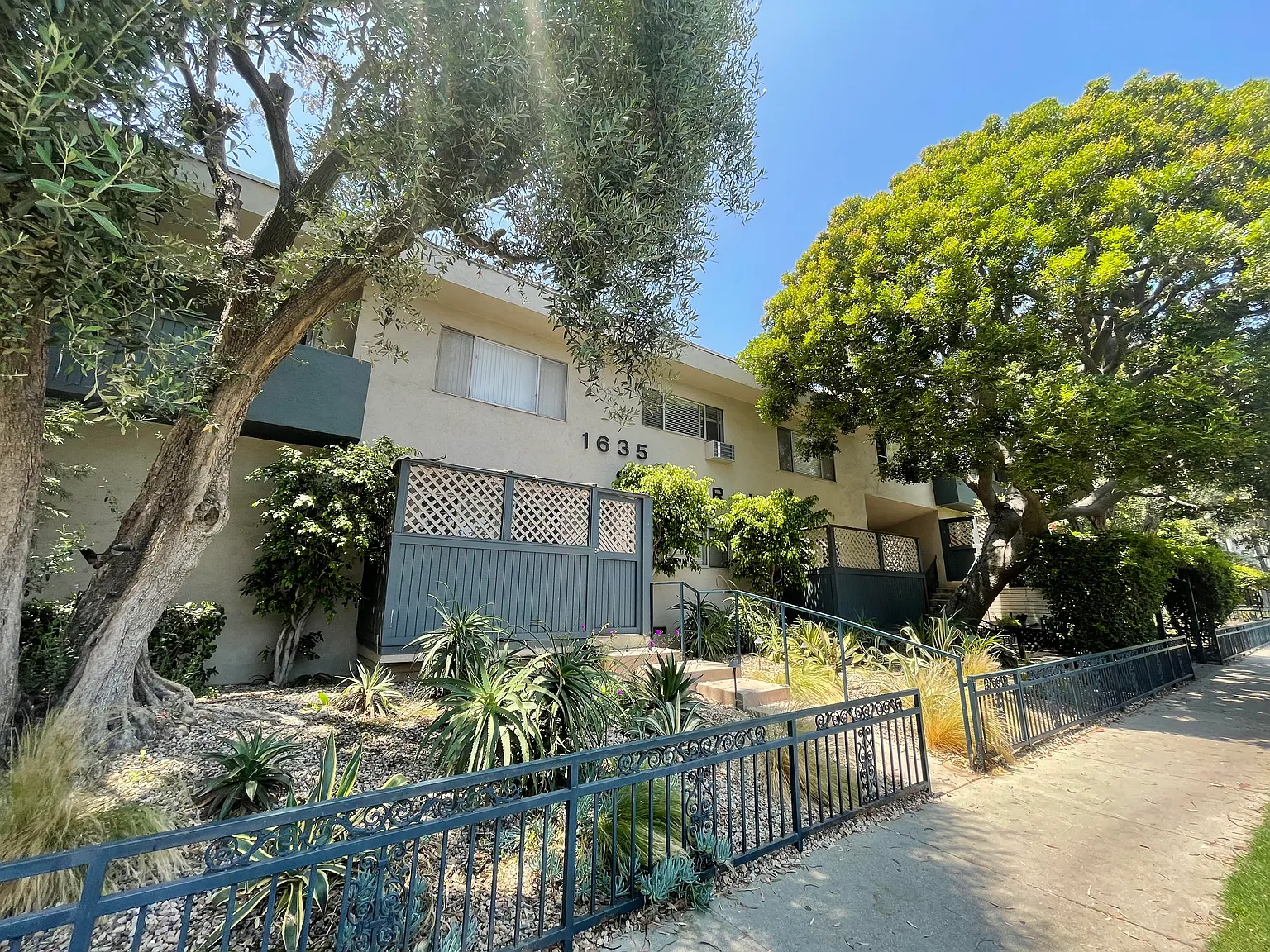 1635 Stoner Ave — Photo 4
