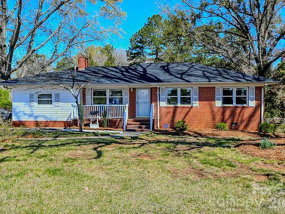 3rd image of 6918 Tuckaseegee Rd