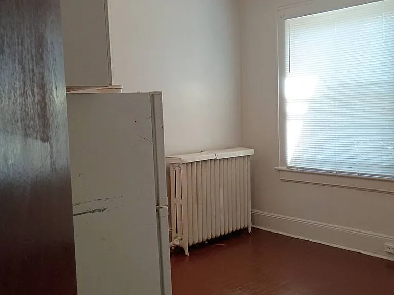 118-120 Sanford Pl — Photo 3