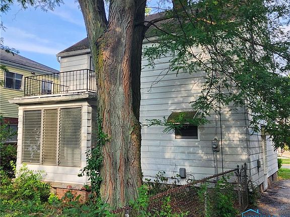 5th image of 2707 Winsted Dr