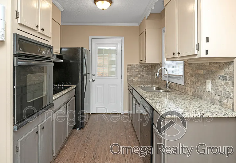 1265 Adell St — Photo 16