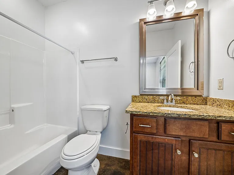 Beverly Townhomes — Photo 16