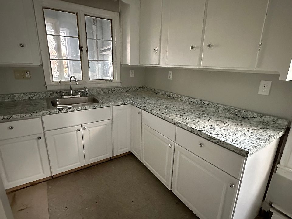 1st image of 22 Putnam St #1