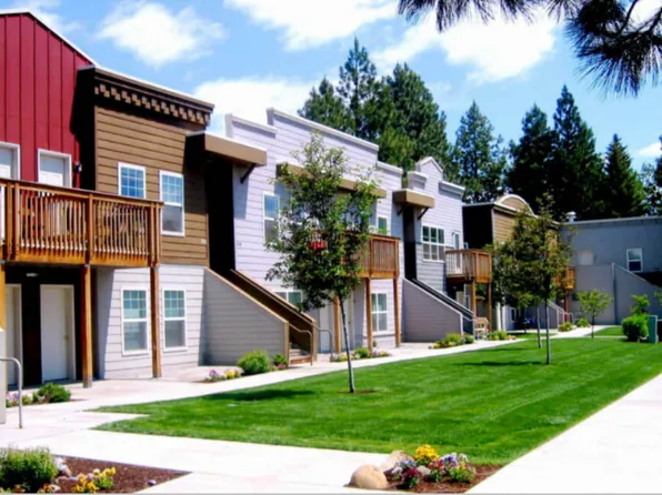 190 - Adams Street Apartments - "The Canoe Club" Bldg 2, 153 E Adams Ave #190-106, Sisters, OR 97759