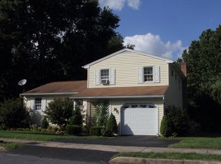 2550 Valley Dr, Lancaster, PA