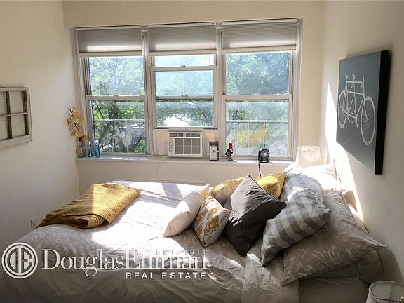 4th image of 2737 27th St APT 4F