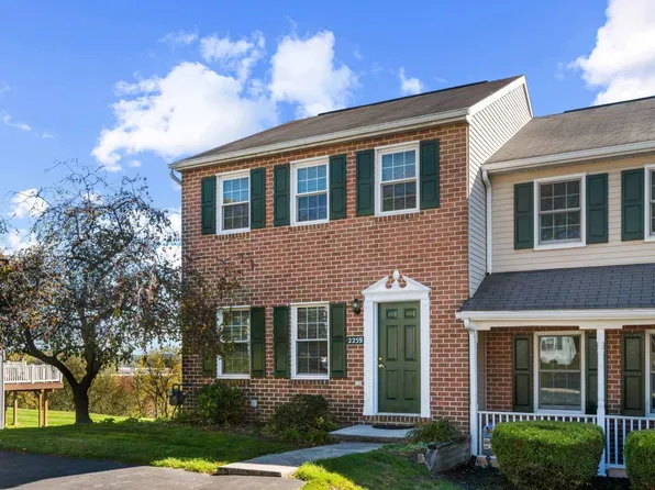 2259 N Point Dr, York, PA 17406