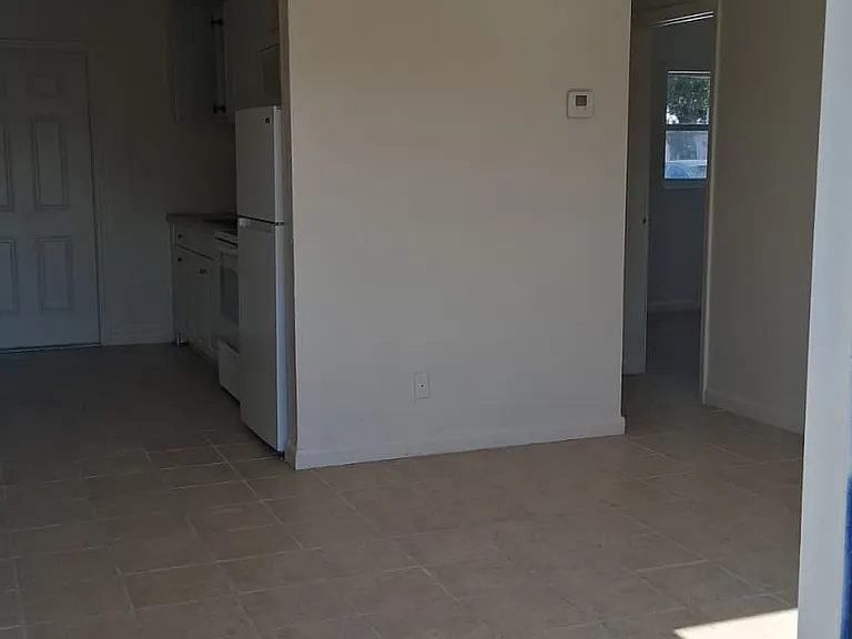 803 Avenue G #A — Photo 3