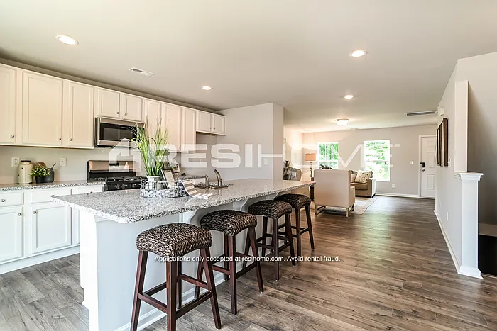 3 bed, 2.5 bath, 1731 sqft, $2,045 — Photo 3
