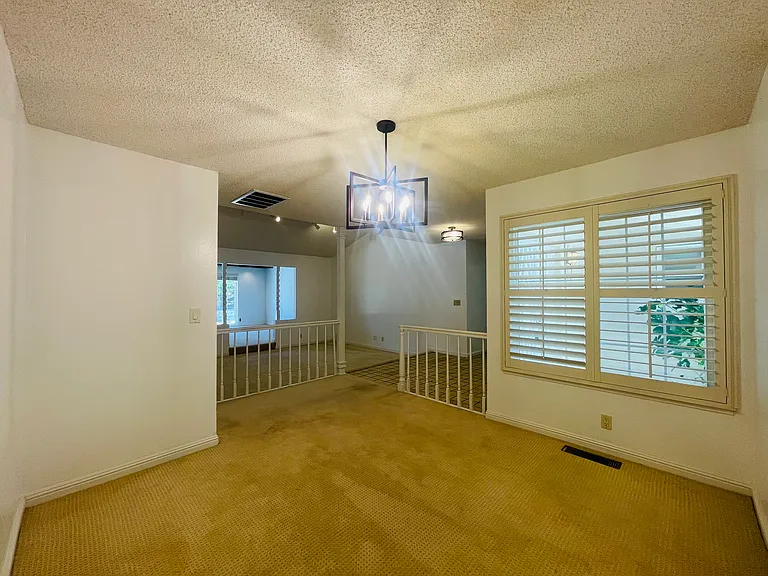 1150 Stafford Dr — Photo 7