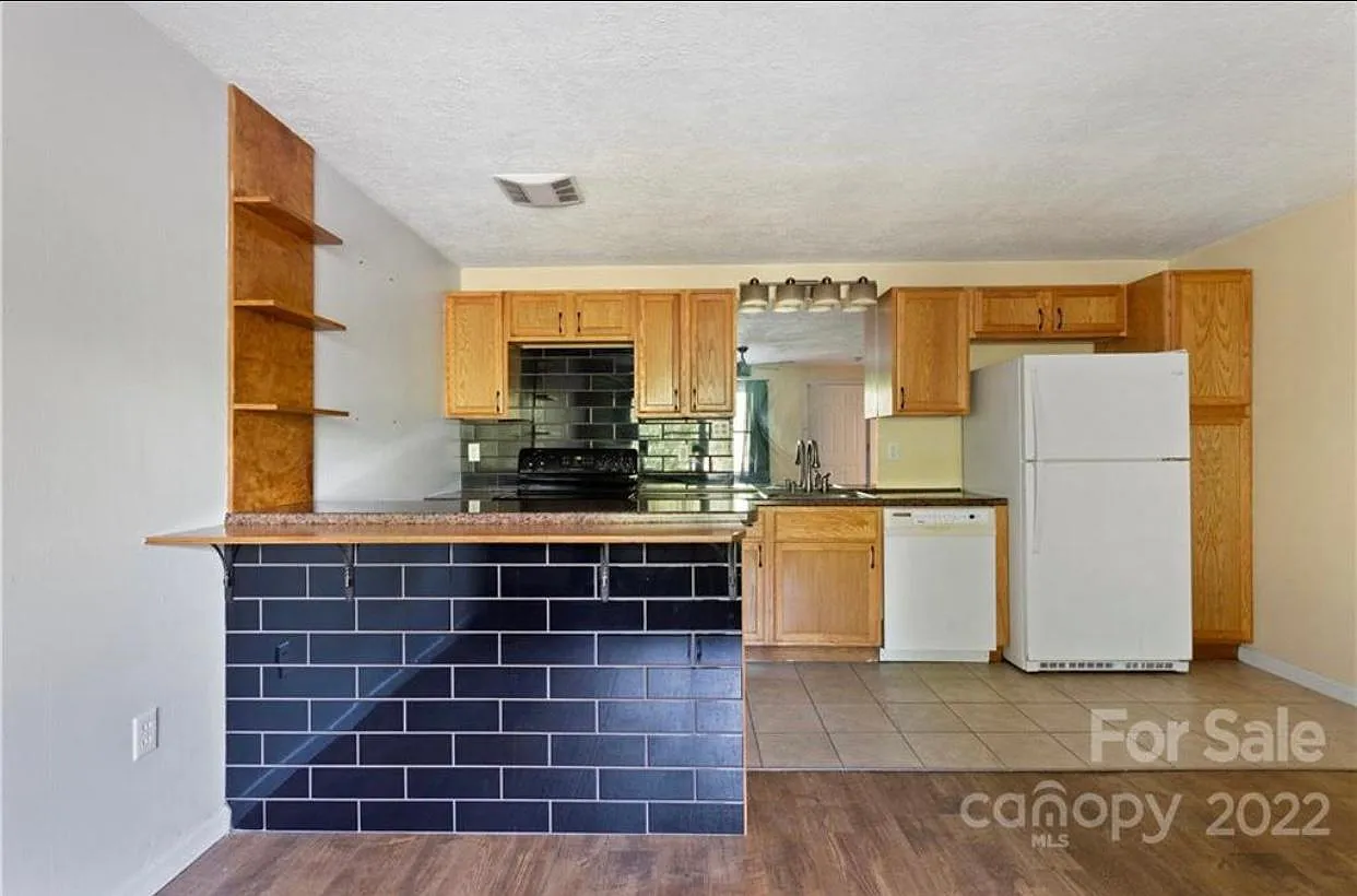 2 bed, 900 sqft, $1,575 — Photo 3