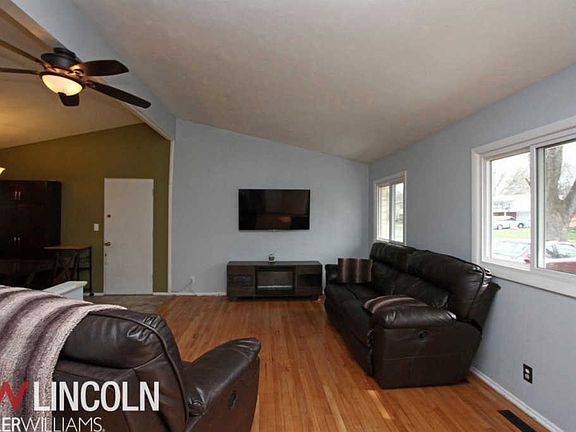 3rd image of 421 Glenhaven Dr