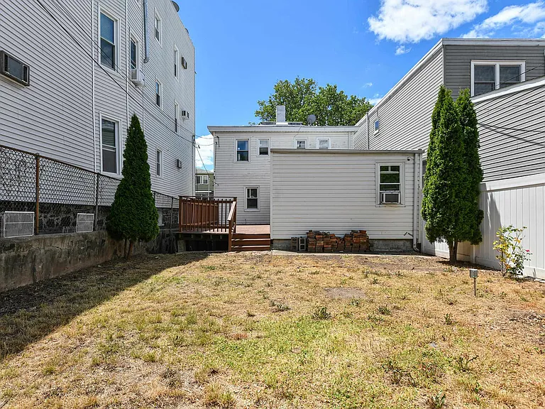 26 Charles St #1 — Photo 34