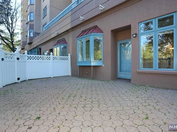 15 Independence Way #15, Edgewater, NJ 07020