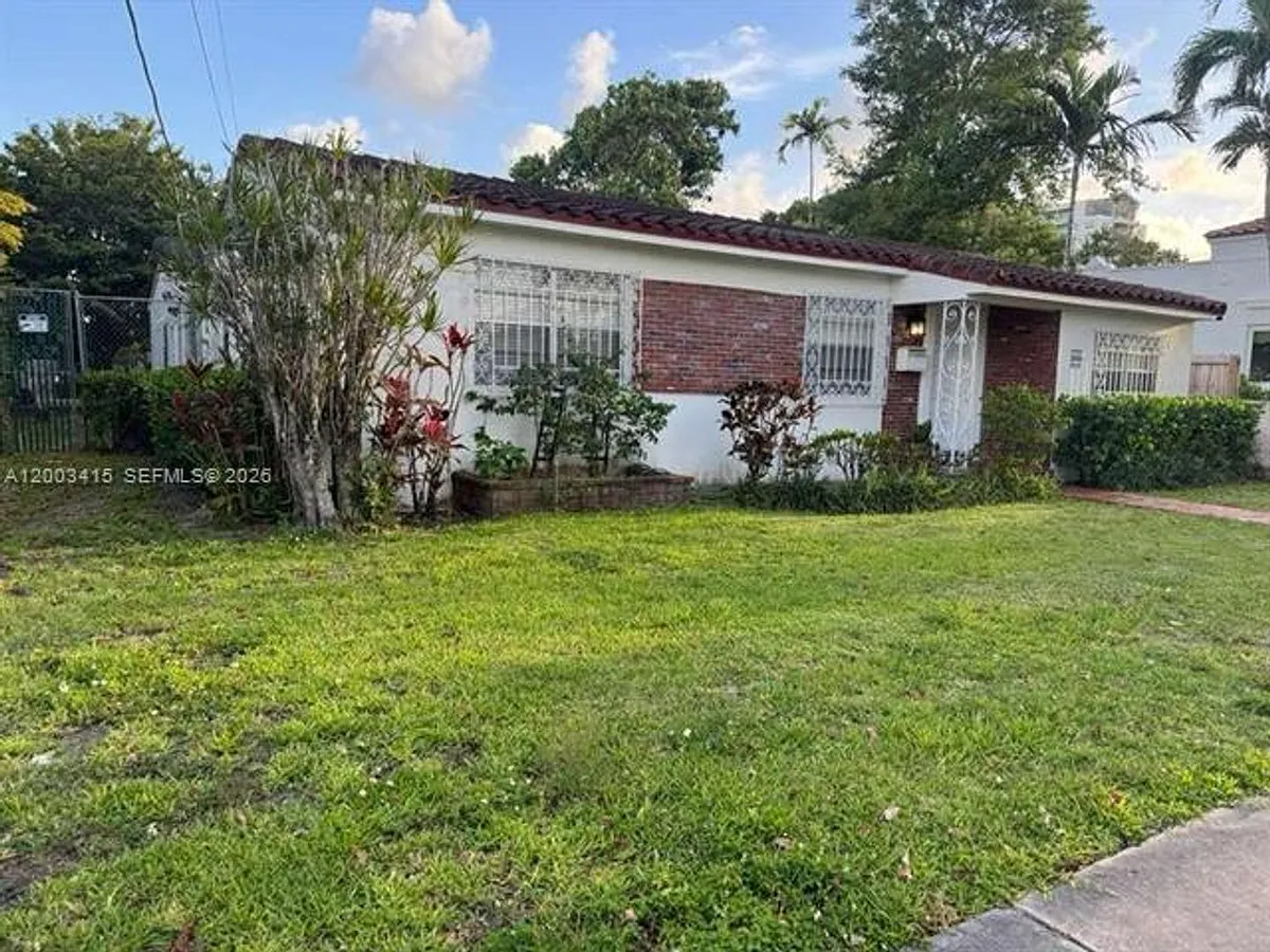 Building Photo - 3600 SW 26th St