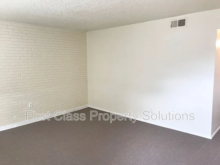 1731 NW 32nd St #12 — Photo 5