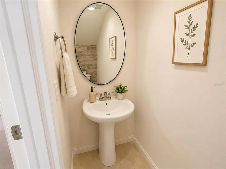 9040 Pinales Way — Photo 4