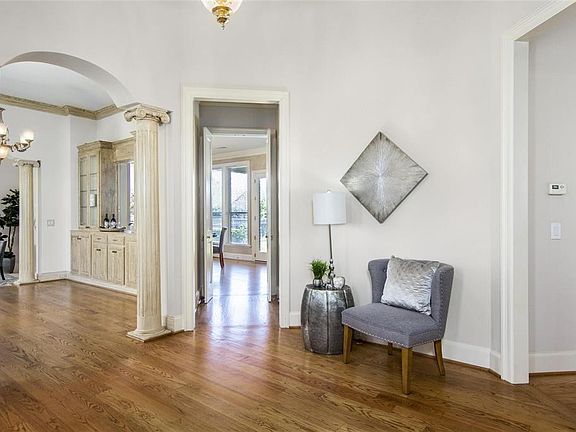 4th image of 801 Sir Galahad Ln