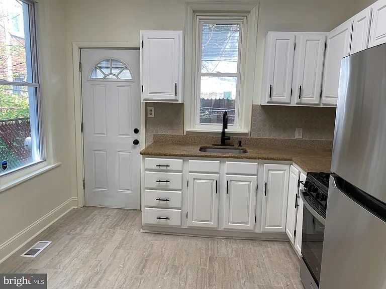 823 N Hutton St — Photo 9