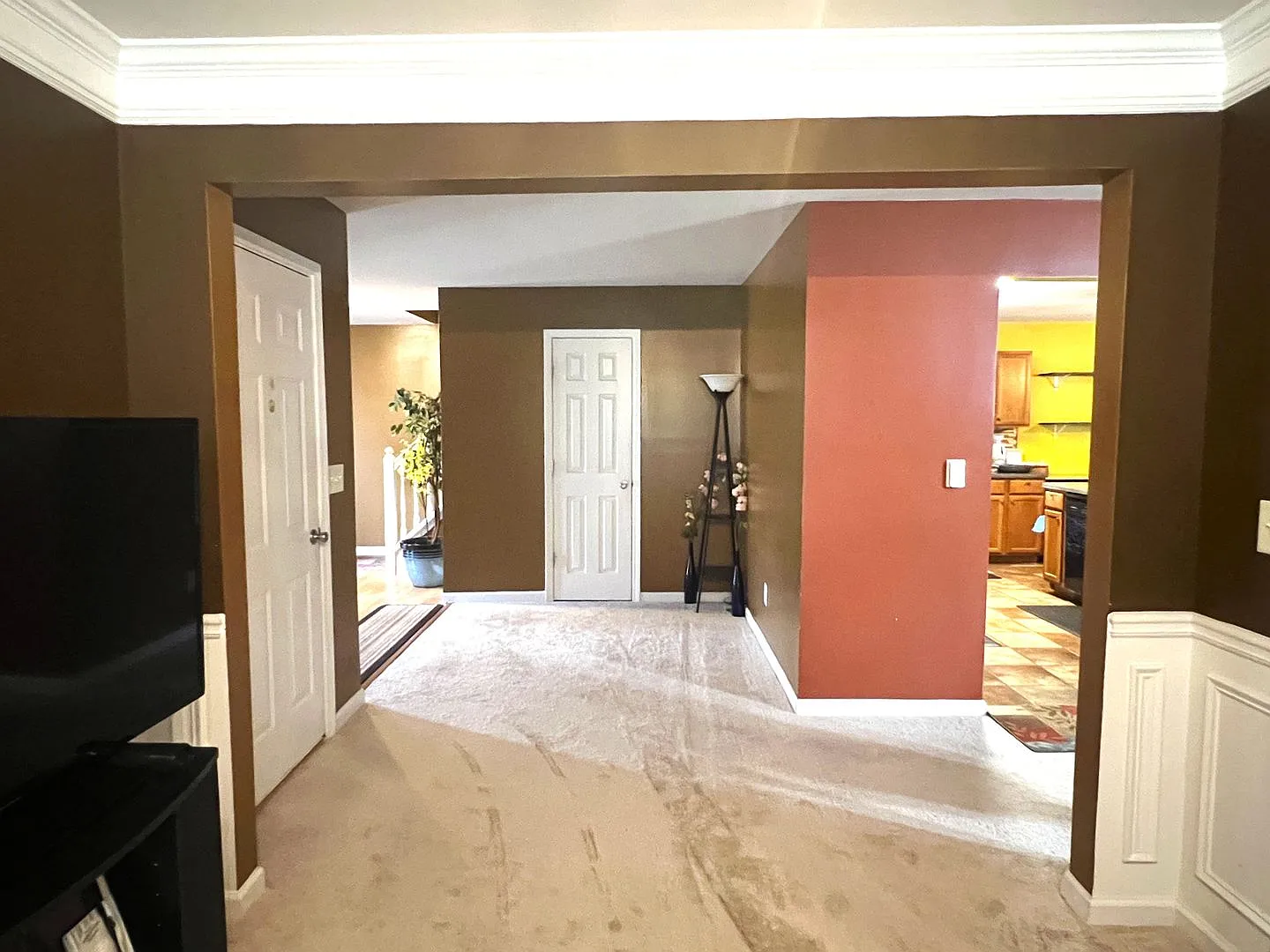 Spacious 4BD/2.5B Home in Hampton — Photo 4