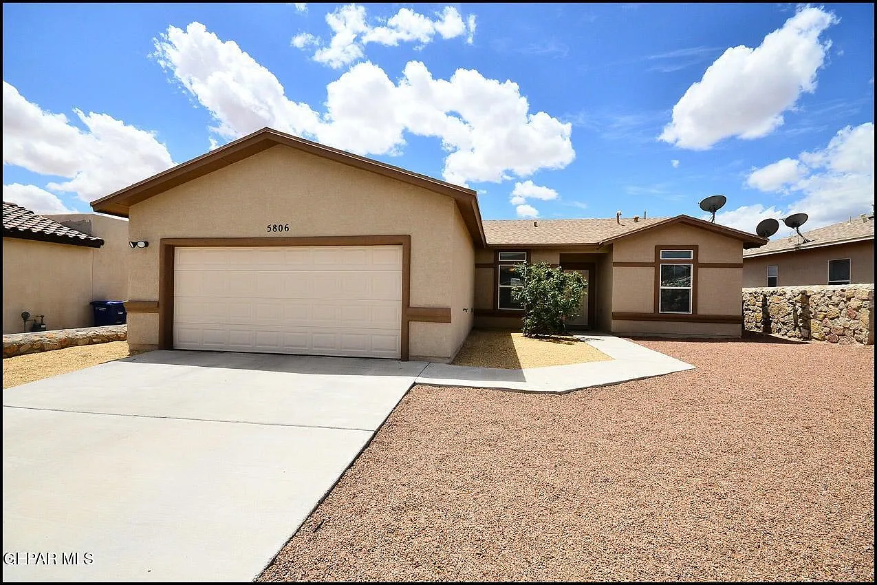 3 bed, 2.0 bath, 1435 sqft, $1,800 — Photo 1