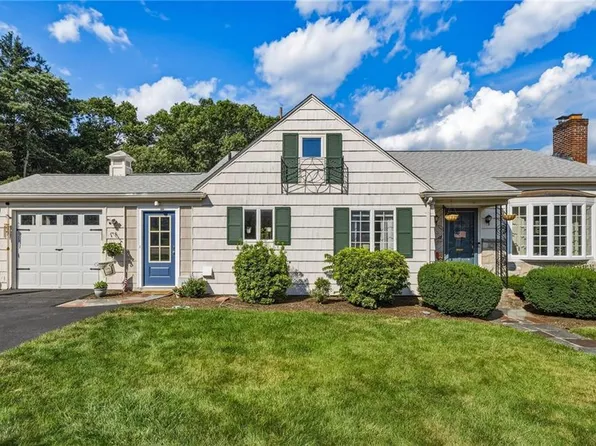 29 Colonial Dr, Lincoln, RI 02865