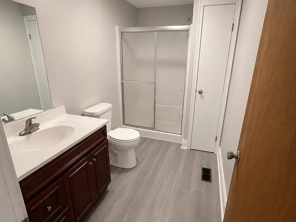172 Mechanic St #1