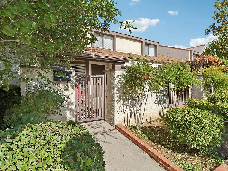 24686 Golfview Dr — Photo 41