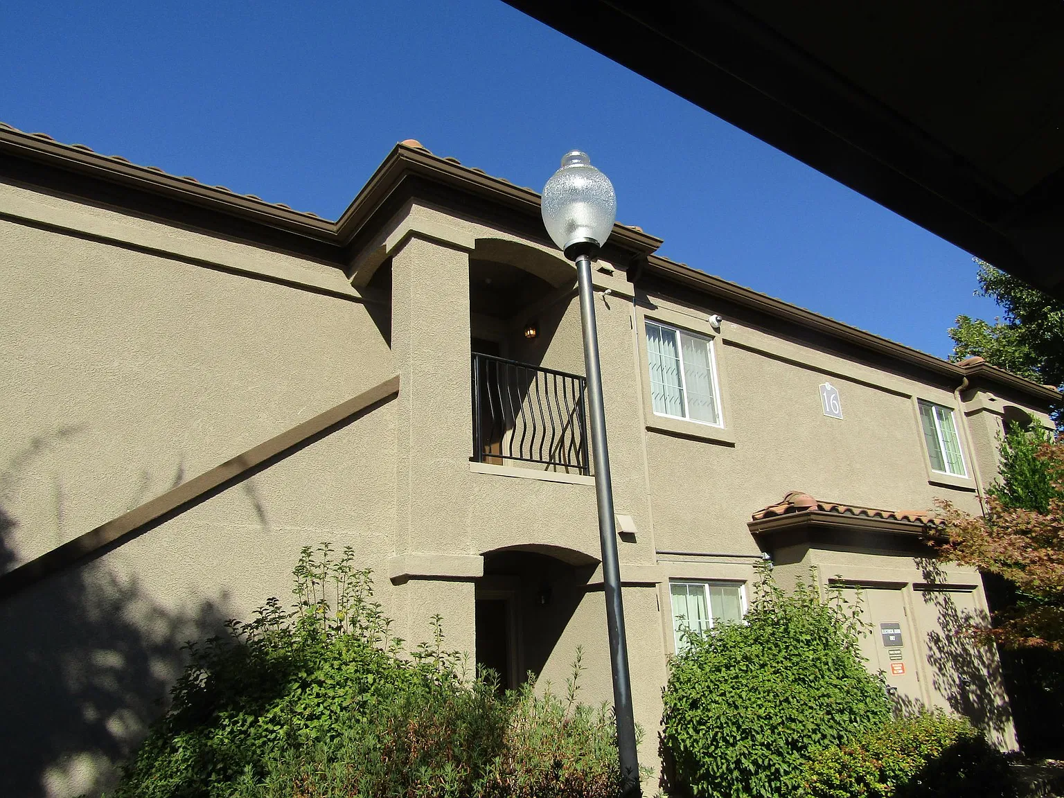 2 bed, 958 sqft, $2,300 — Photo 2
