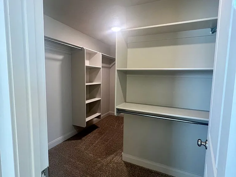 1042 S 1450 E #8 — Photo 21