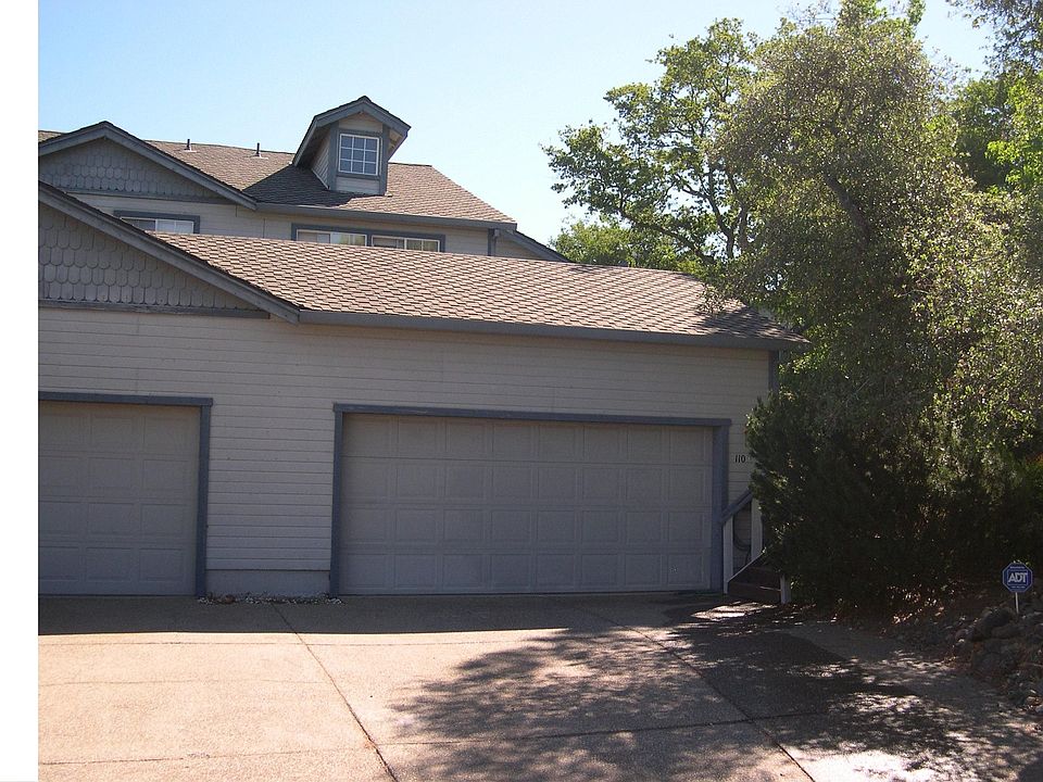 END UNIT CONDO WITH MANY UPGRADES!