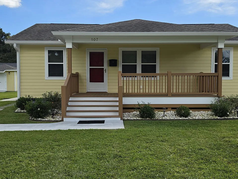 107 Oakwood Dr