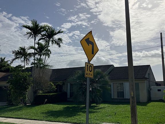 3rd image of 2301 Dunhill Ave