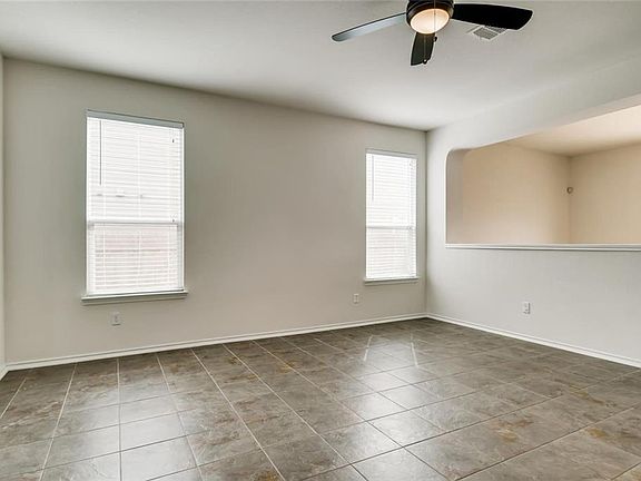 4th image of 703 Estes Park