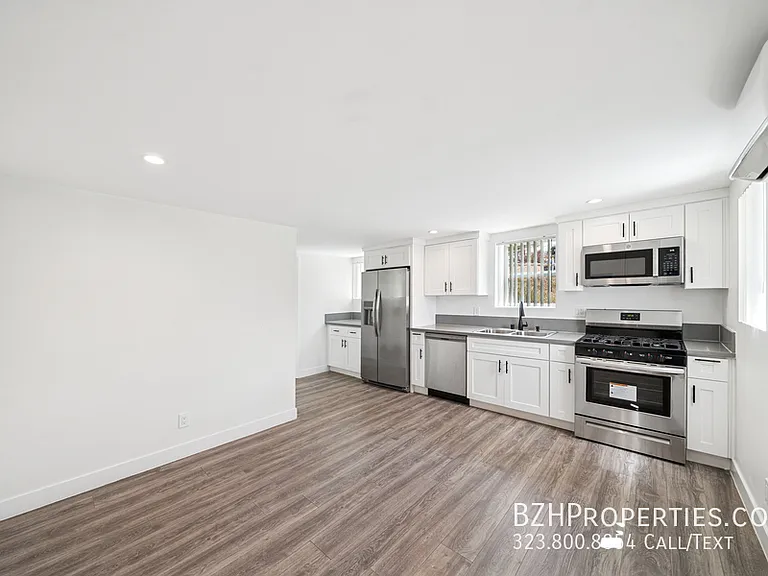 1267 Vin Scully Ave — Photo 3